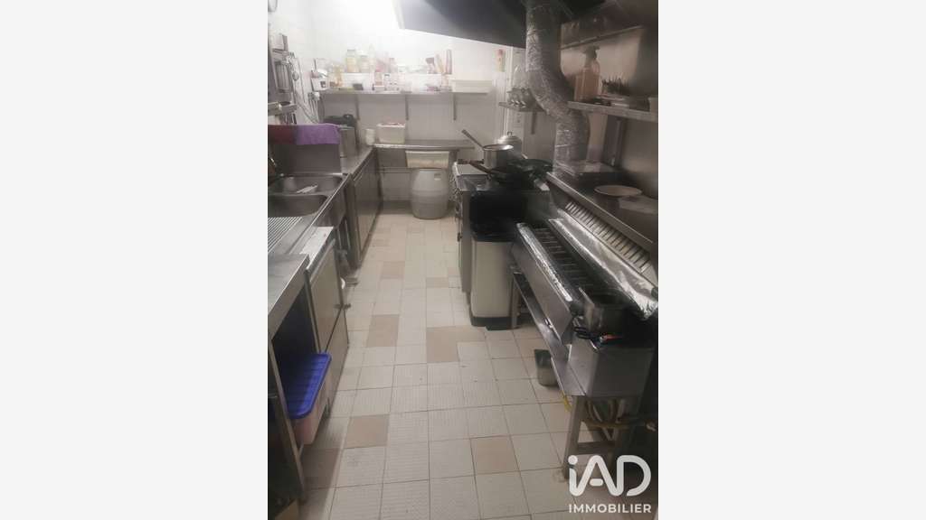 Cède restaurant + logement à Courbevoie la Défense