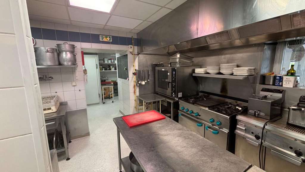 Vente bar restaurant avec 7 log à Digne les Bains