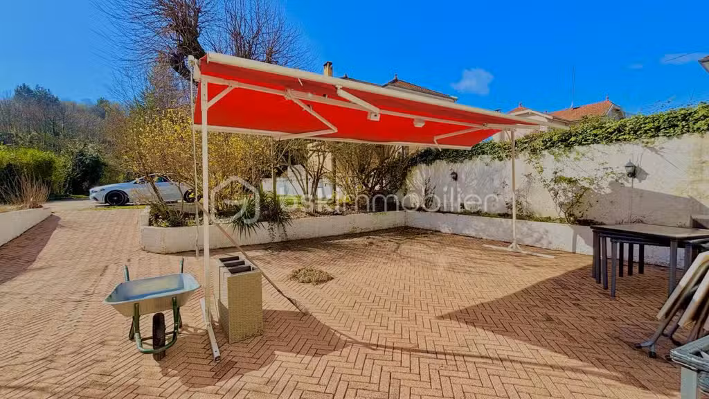 A vendre restaurant terrasse licence IV à Domarin