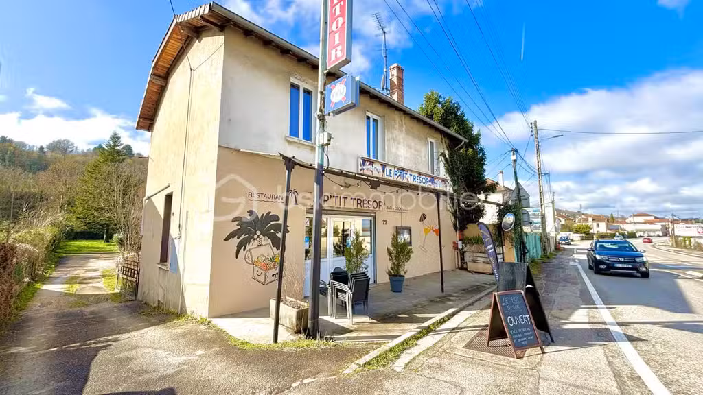 A vendre restaurant terrasse licence IV à Domarin