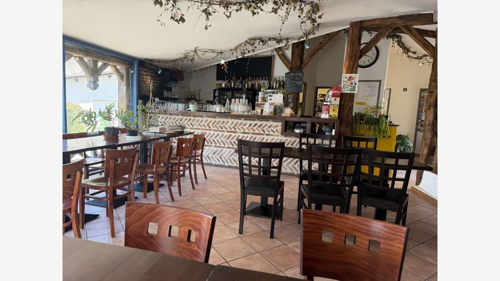 AV restaurant bar de caractère village touristique