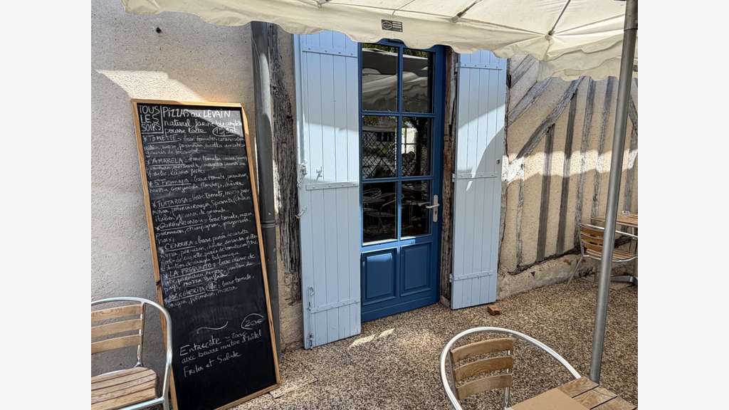 AV restaurant bar de caractère village touristique