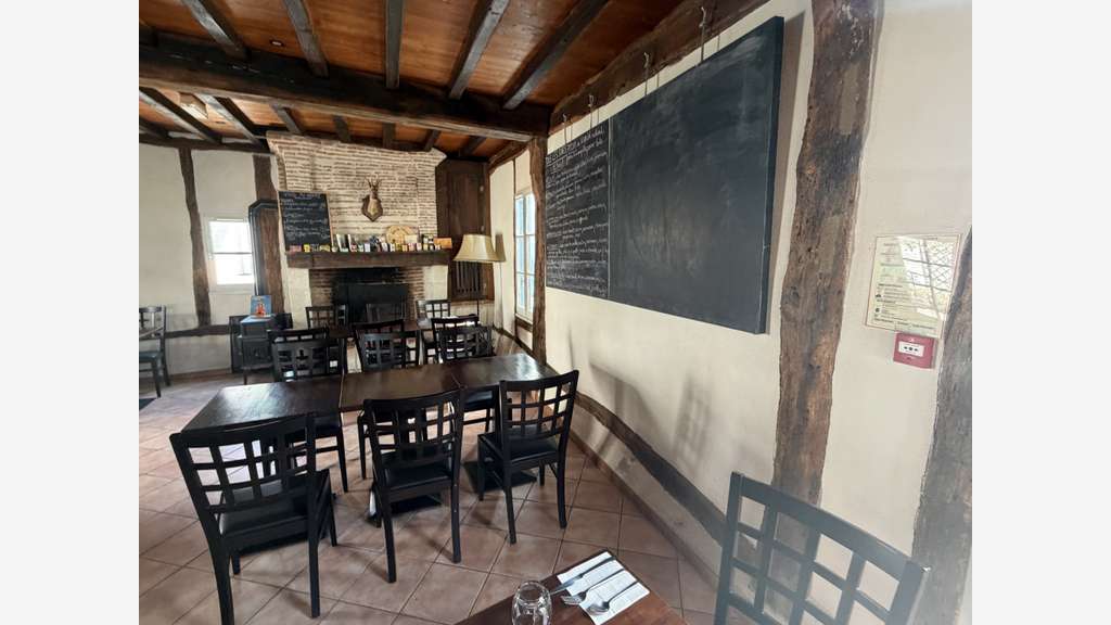 AV restaurant bar de caractère village touristique