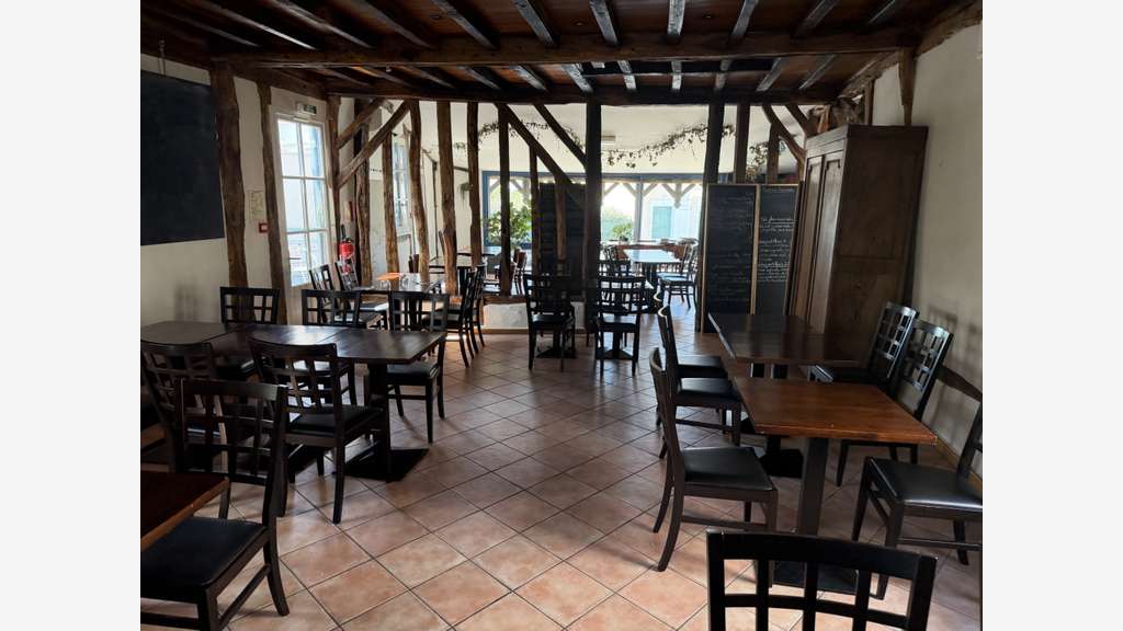 AV restaurant bar de caractère village touristique