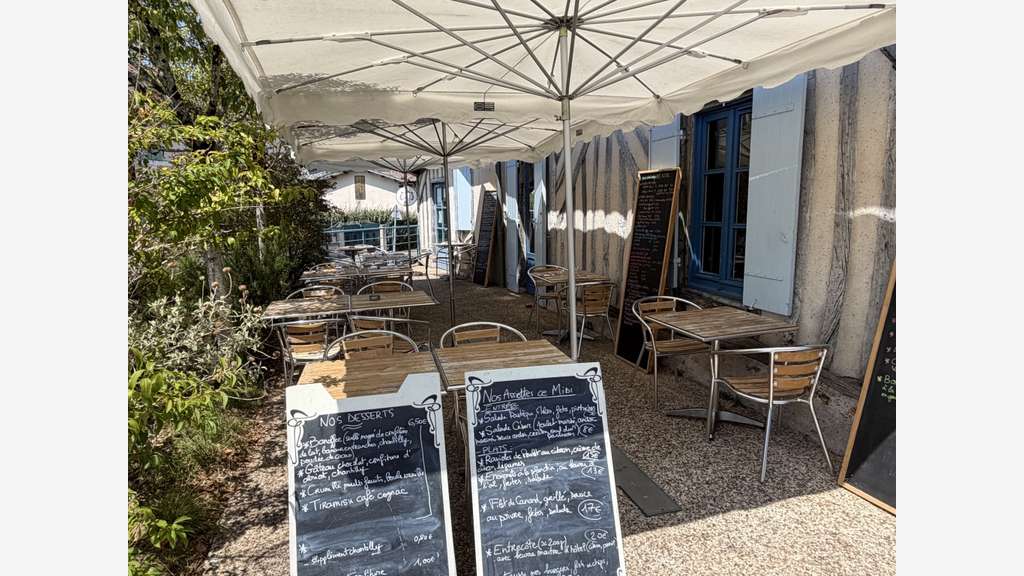 AV restaurant bar de caractère village touristique