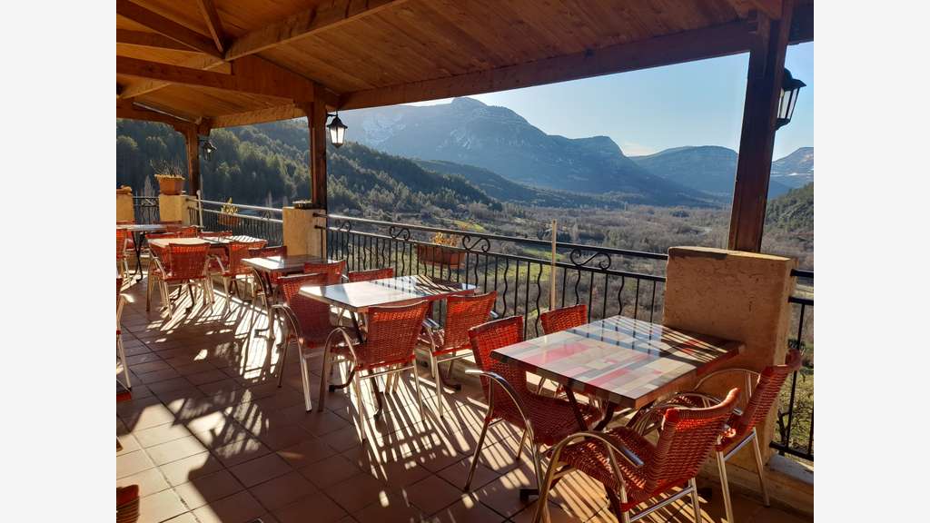 Cède bar restaurant licence IV en Drôme provençale