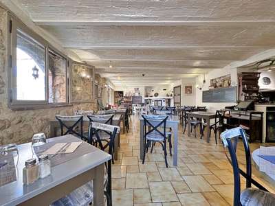 AV restaurant pizzeria à Gréolières centre village