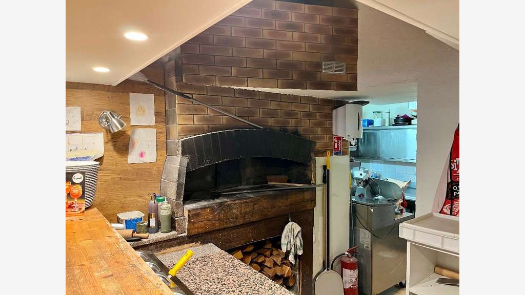 Vente restaurant pizzeria feu de bois en Ardèche