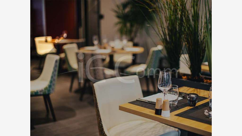 AV beau restaurant à l'année aux portes du massif