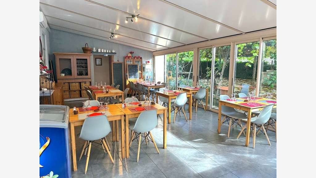 Bar restaurant de 300m² à vendre l'Estrechure (30)