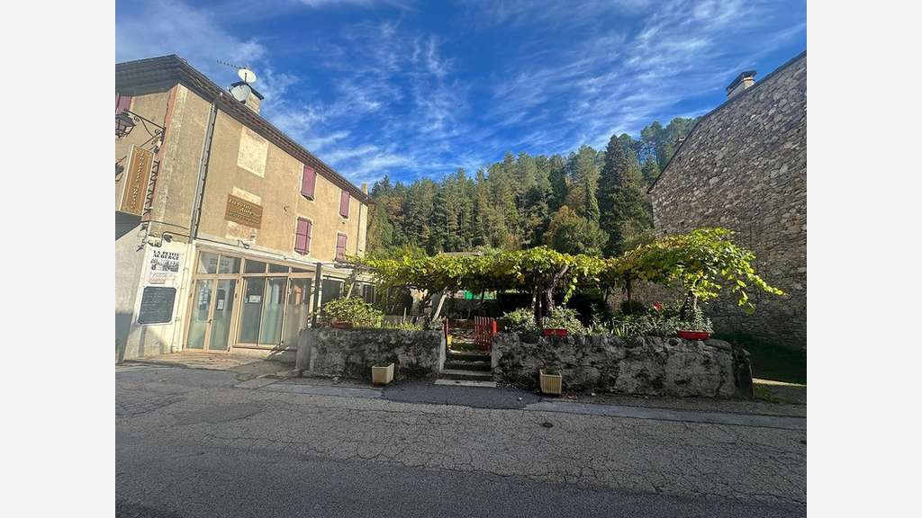 Bar restaurant de 300m² à vendre l'Estrechure (30)