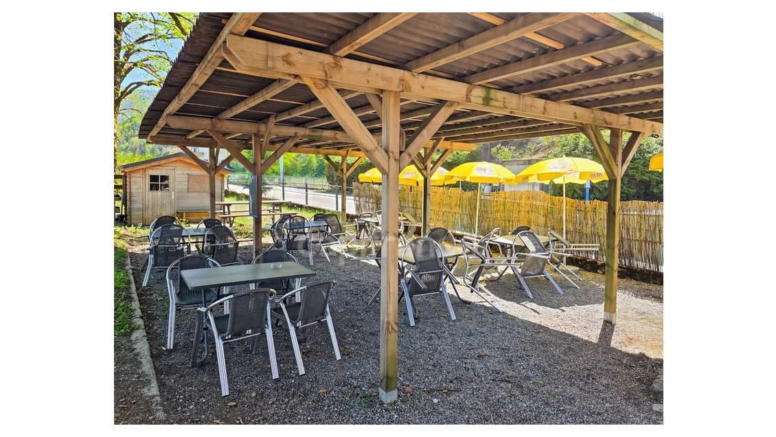 AV bar restaurant terrasse logement à la Compote
