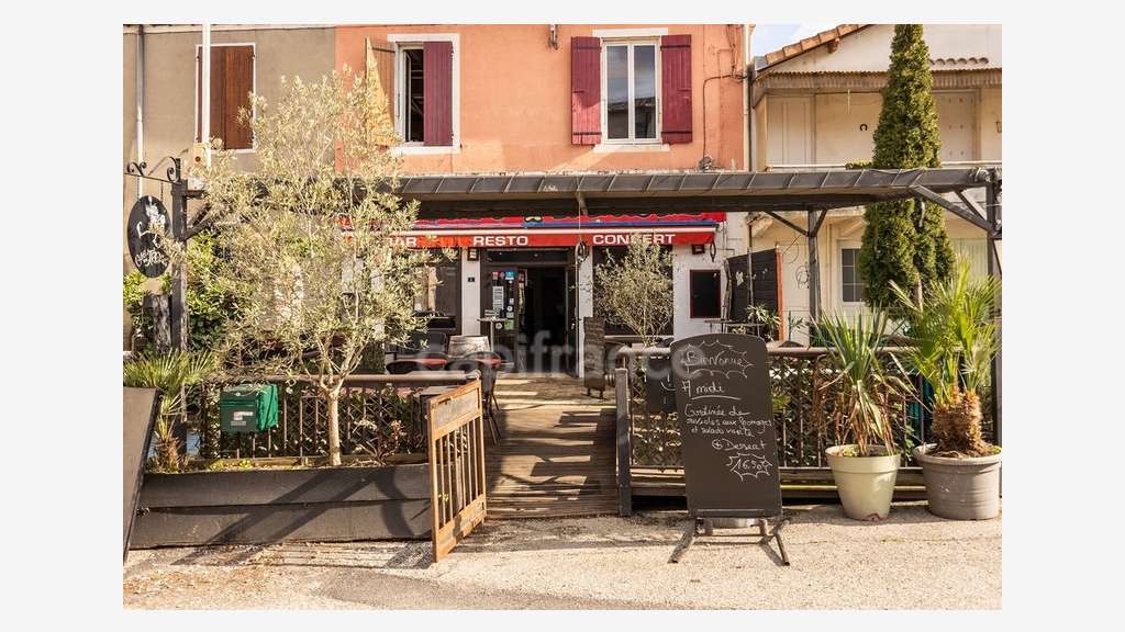 A bar restaurant Licence IV logement Ardèche N102