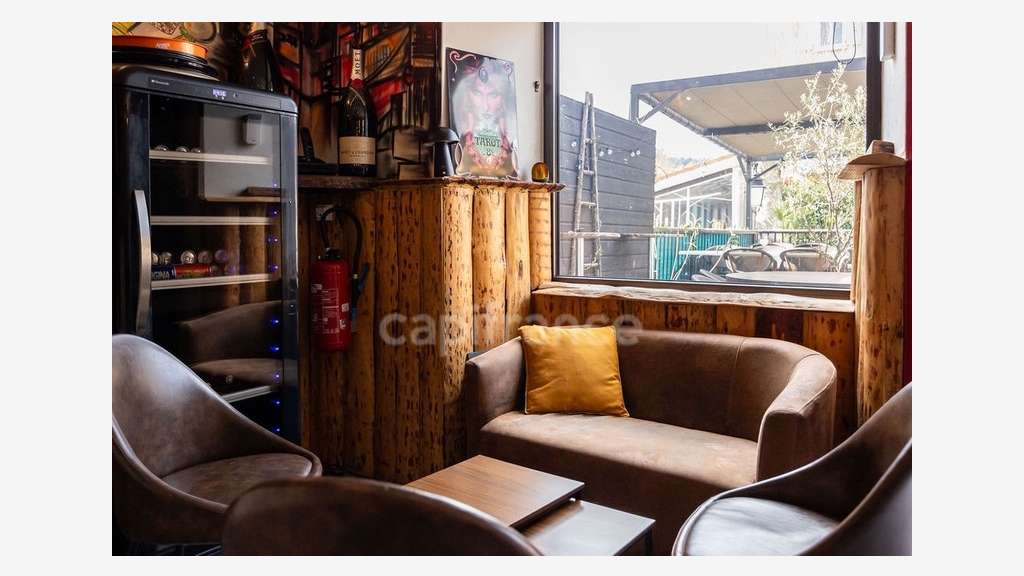 A bar restaurant Licence IV logement Ardèche N102