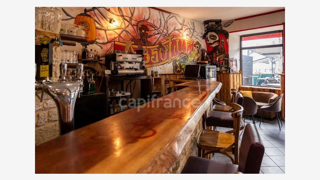 A bar restaurant Licence IV logement Ardèche N102