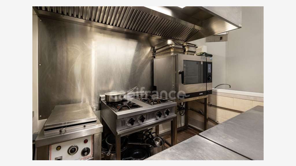 A bar restaurant Licence IV logement Ardèche N102