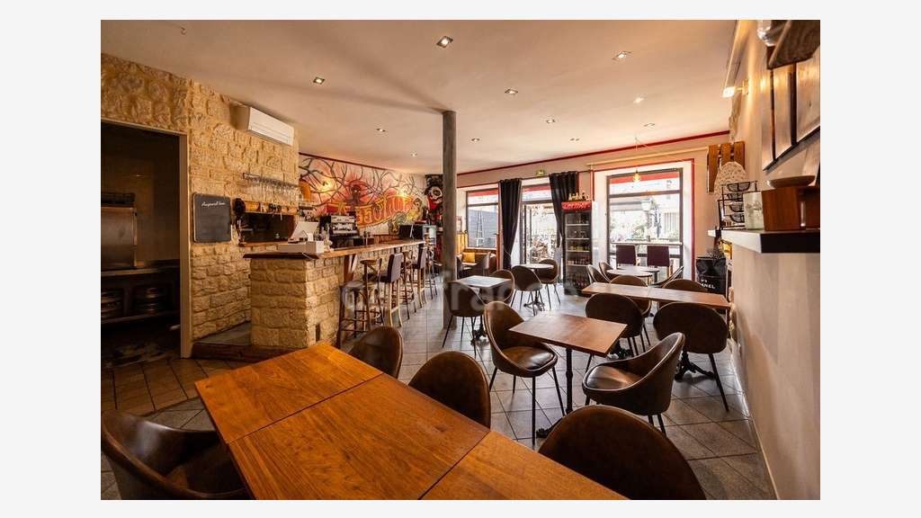 A bar restaurant Licence IV logement Ardèche N102