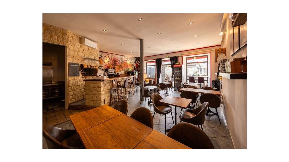 A bar restaurant Licence IV logement Ardèche N102