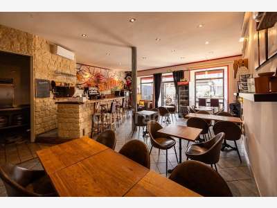 A bar restaurant Licence IV logement Ardèche N102