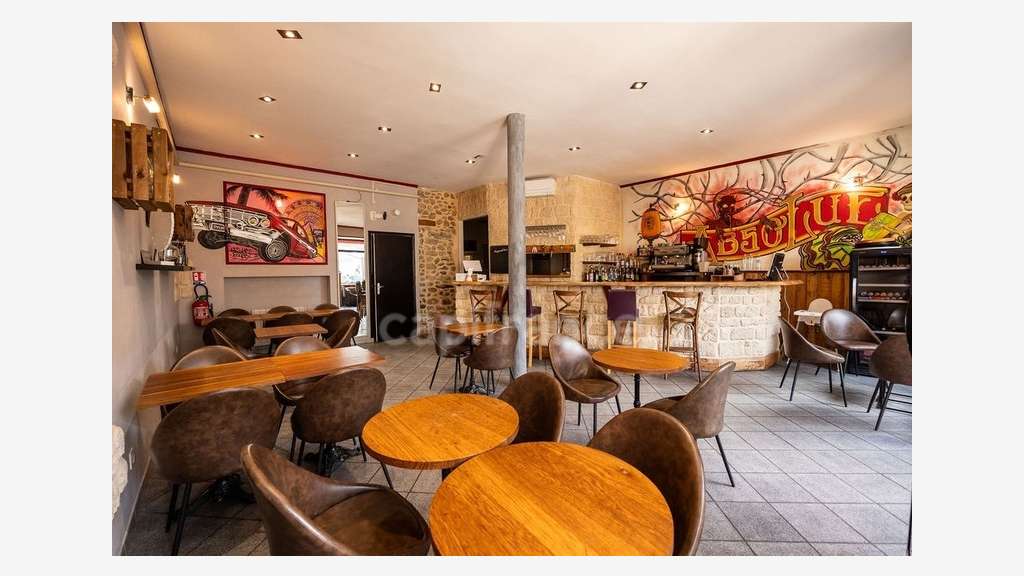 A bar restaurant Licence IV logement Ardèche N102