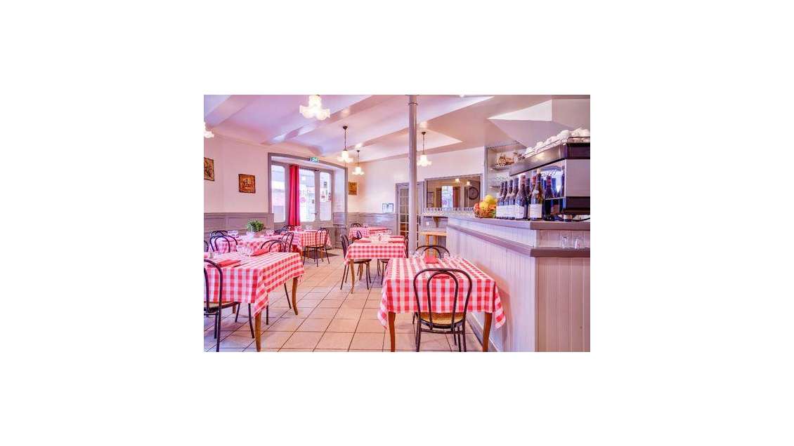 AV murs + fonds magnifique restaurant à Lalouvesc