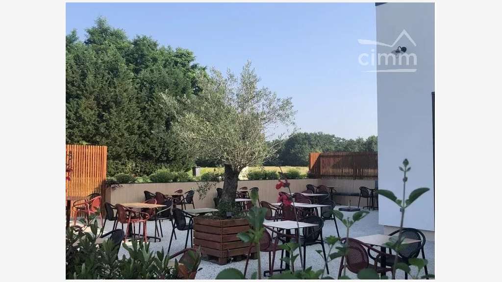 Restaurant à vendre au coeur de Contres