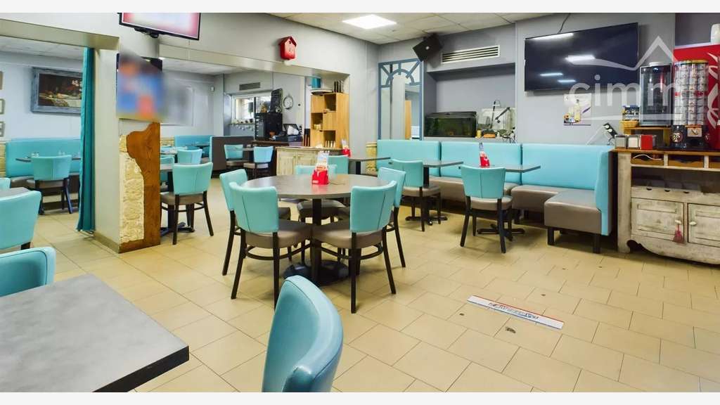 Vente bar restaurant lic IV au centre des Vans