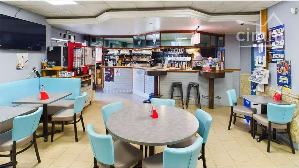 Vente bar restaurant lic IV au centre des Vans