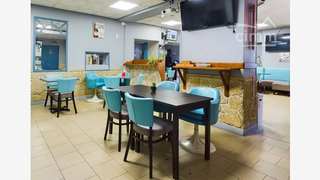 Vente bar restaurant lic IV au centre des Vans