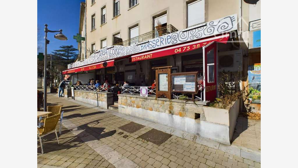 Vente bar restaurant lic IV au centre des Vans