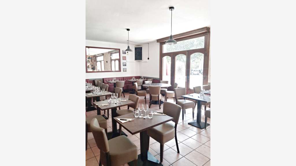 AV restaurant sur rue piétonne Lézignan Corbieres