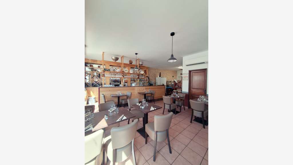 AV restaurant sur rue piétonne Lézignan Corbieres