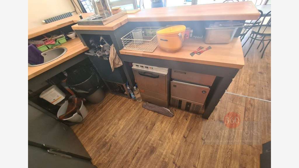 A murs et FDC brasserie + appart 65m² à Malemort