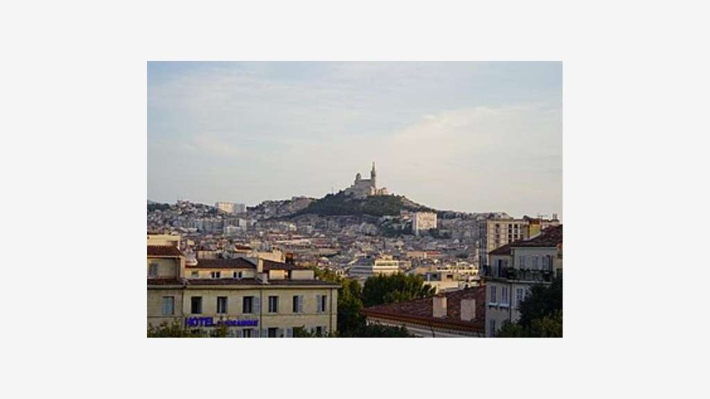 Cède restaurant hébergement empl premium Marseille