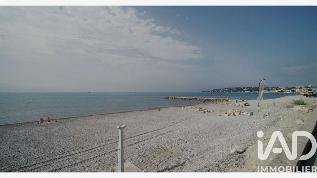 Vente restaurant terrasse en dront de mer à Menton