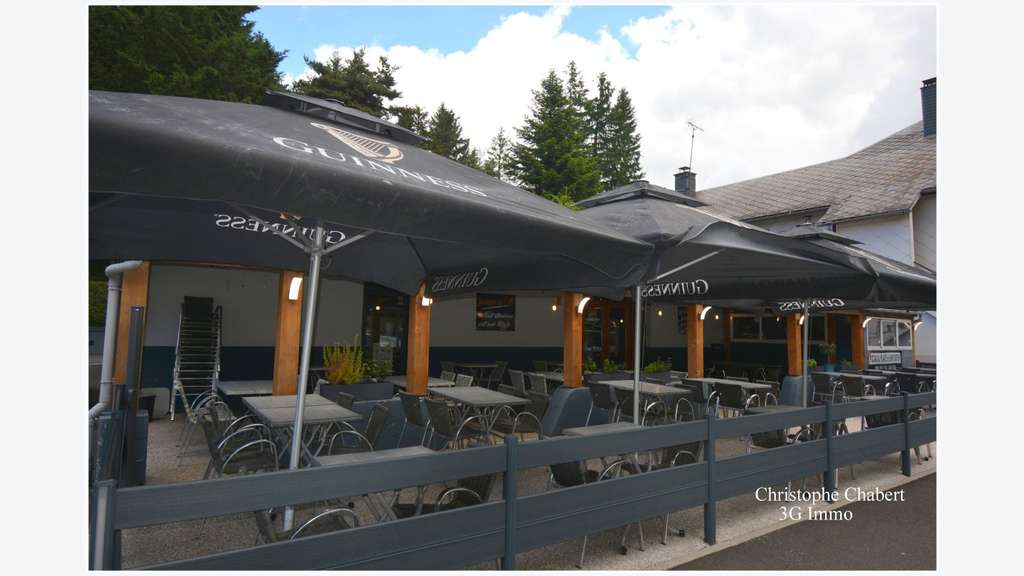 Vente restaurant pizzeria idéalement placé à Murol