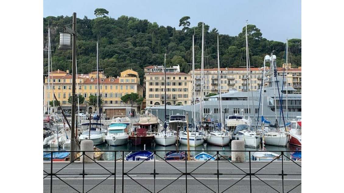 A vendre restaurant aux normes à Nice port