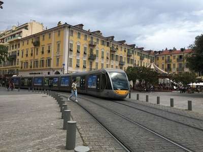 Vente belle affaire avec terrasse Nice Garibaldi