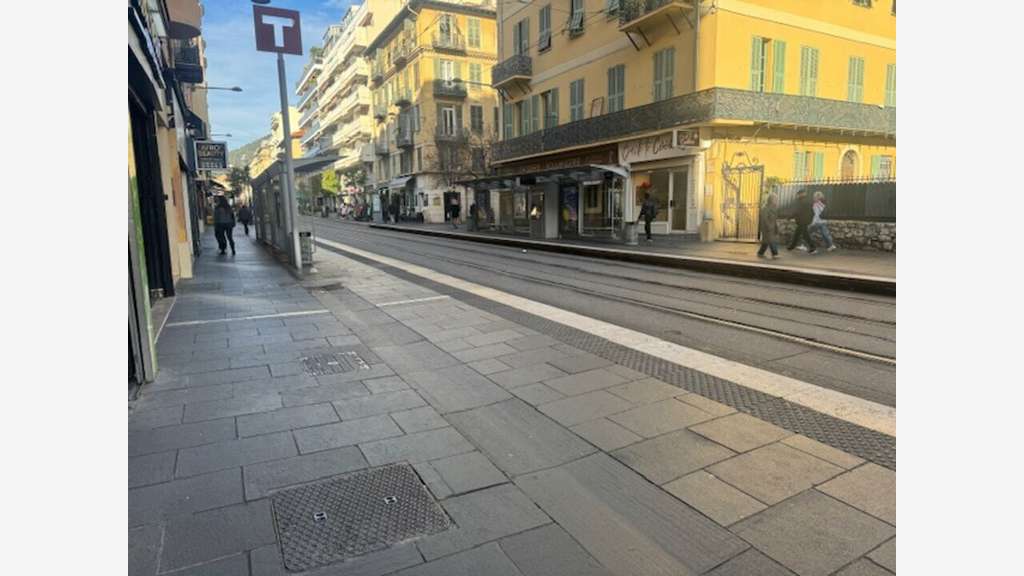 AV restaurant 80m² avec terrasse angle de rue Nice