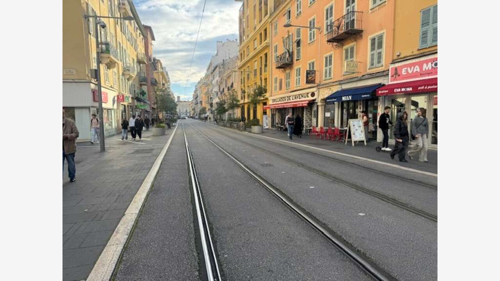 AV restaurant 80m² avec terrasse angle de rue Nice
