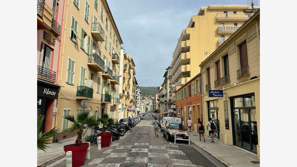 A vendre restaurant neuf en angle à Nice centre