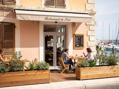 AV petit restaurant à deux pas du port de Nice