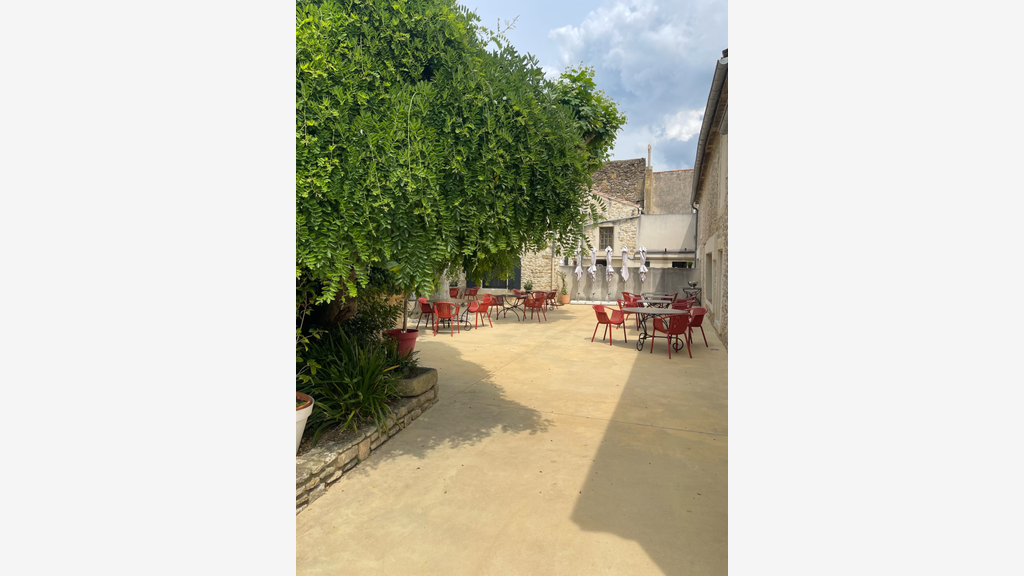 Cède restaurant murs et log village touristique 30