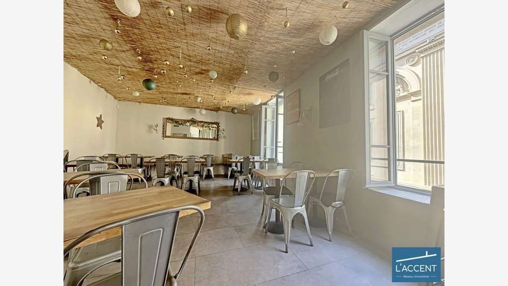 Vente superbe restaurant rue passante de Nîmes