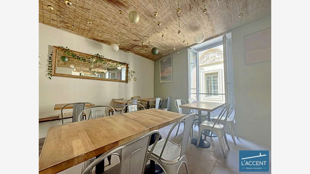 Vente superbe restaurant rue passante de Nîmes