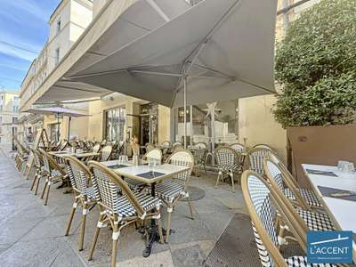Vente superbe restaurant rue passante de Nîmes