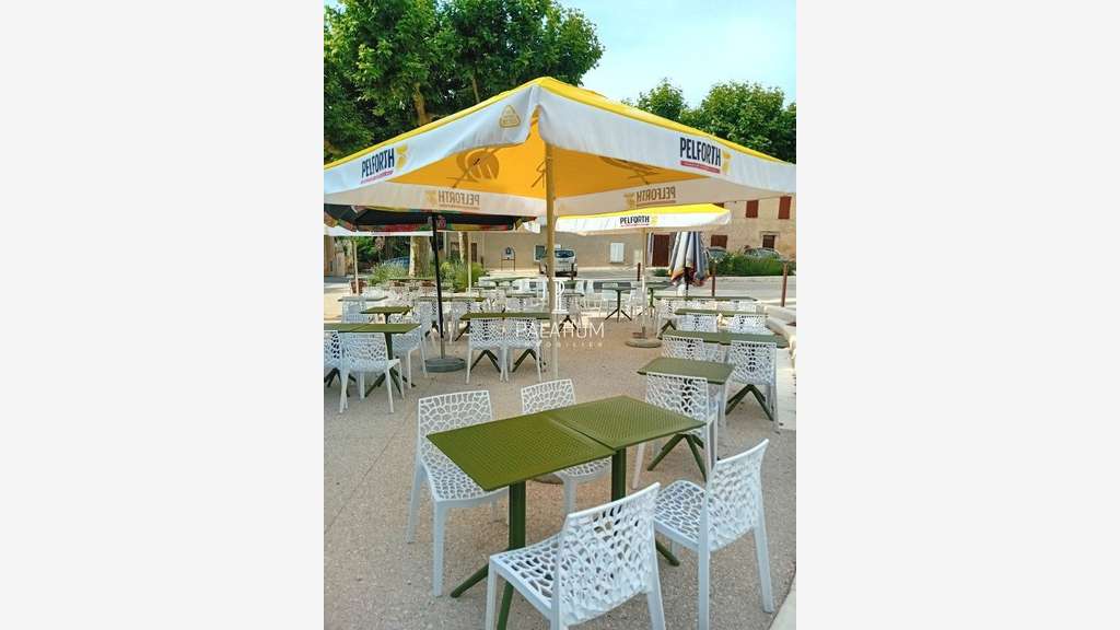 Bar restaurant à vendre en Provence à Ongles
