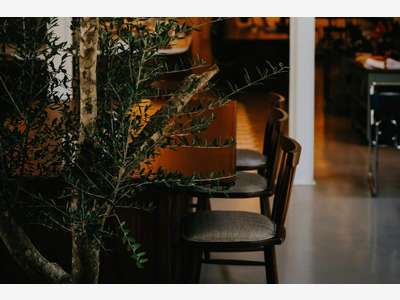 Restaurant d'angle : 220 couverts en salle 