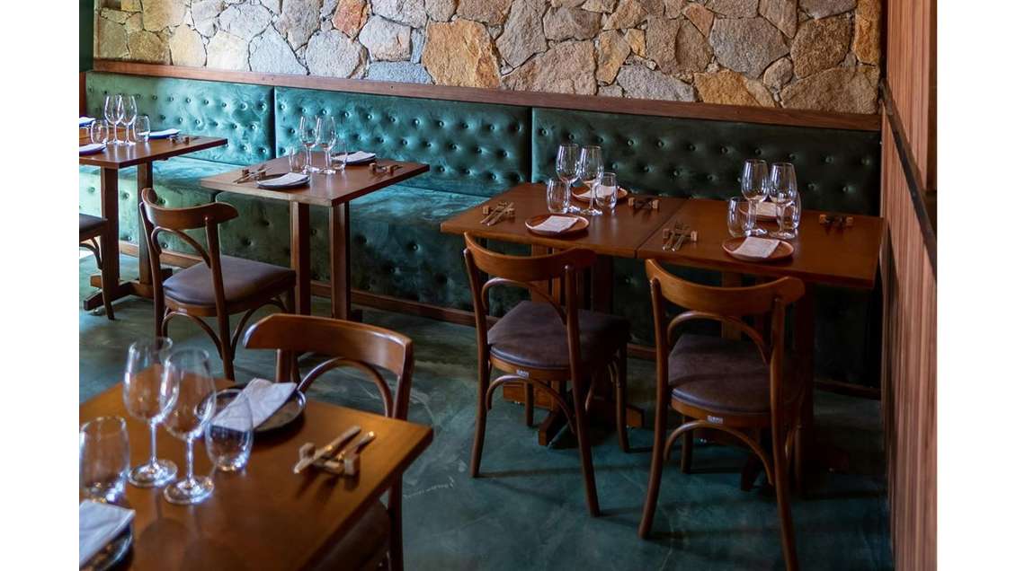 Vente restaurant pizzeria en angle avec terrasse