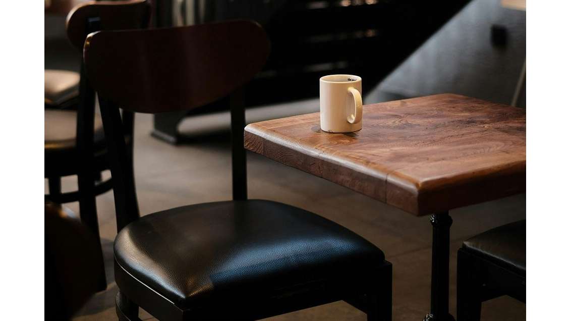 AV restaurant d'angle très beau linéaire à Paris